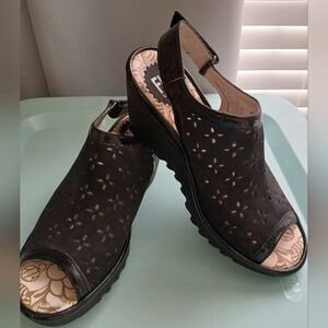 FLY LONDON WEDGE SANDAL Size 36